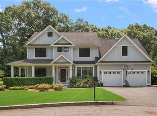 9 River Oak Rd, Barrington, RI 02806