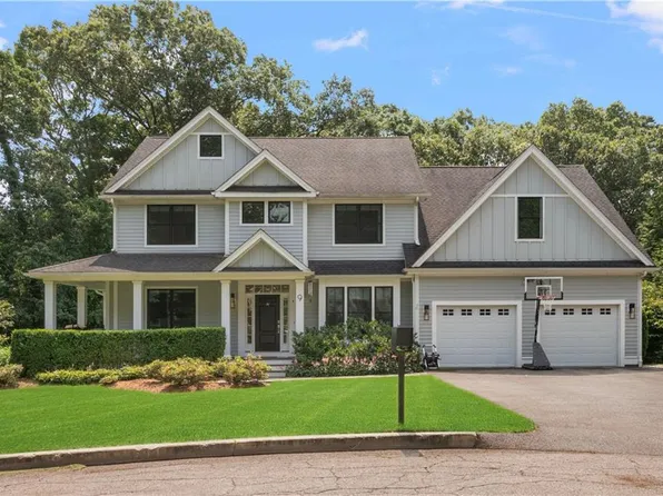 9 River Oak Rd, Barrington, RI 02806