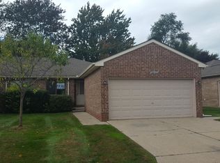 34465 Maple Lane Dr, Sterling Heights, MI 48312