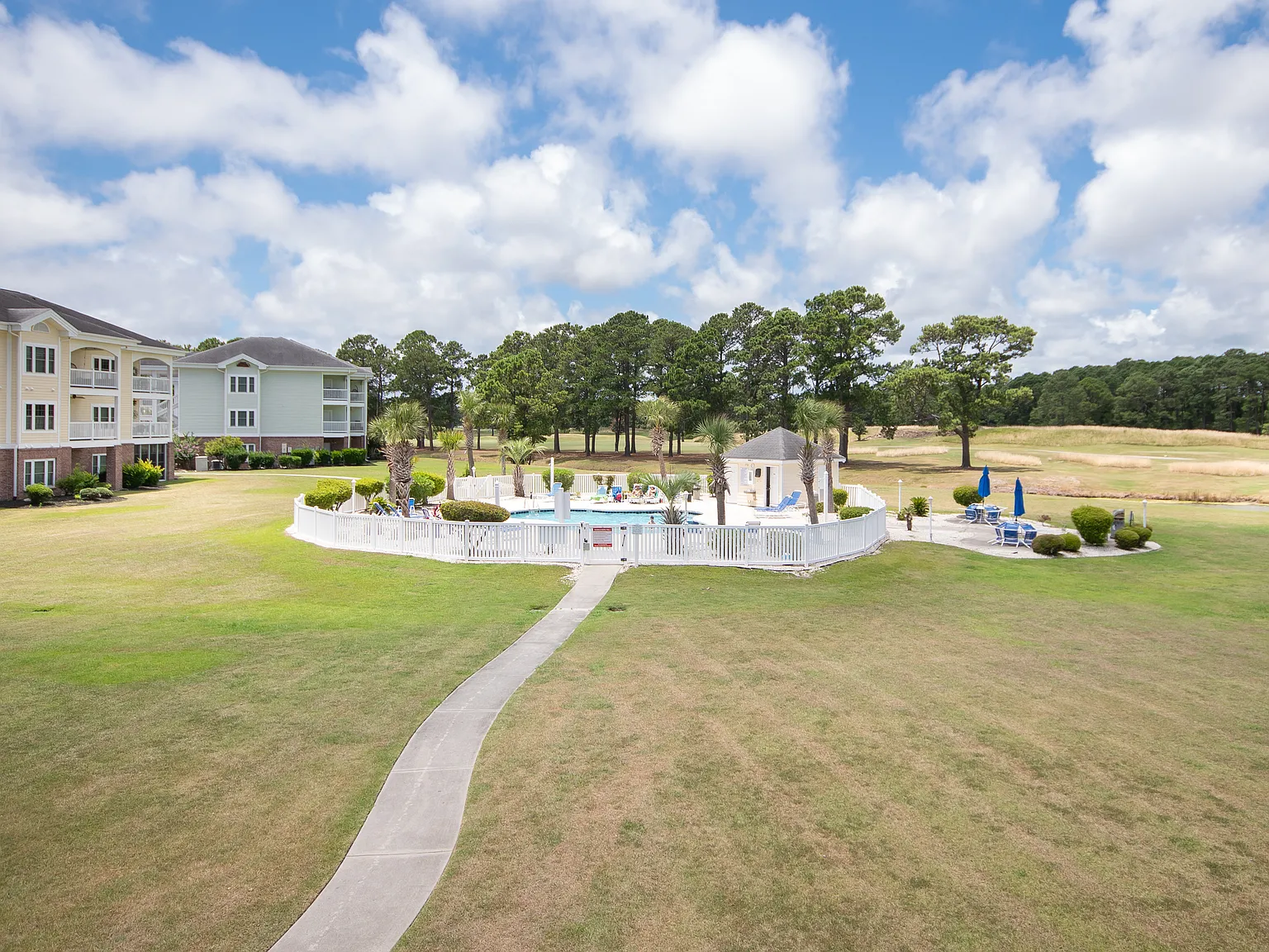 2 bed, 950 sqft, $1,800 — Photo 3