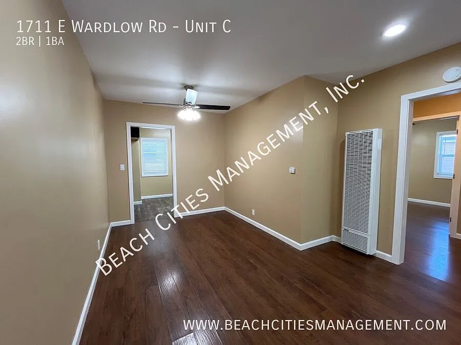 Spacious 2-Bedroom, 1-Bathroom Apartment — Photo 3