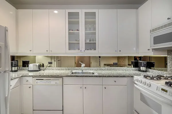 Sold by Daniel Gale Sotheby's International Realty | media 20