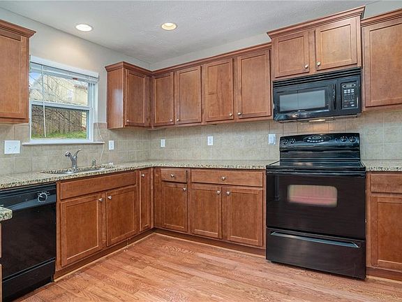 3rd image of 2333 Park Manor Ln