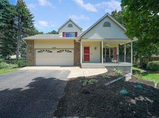 10457 Covington Cir, Eden Prairie, MN 55347