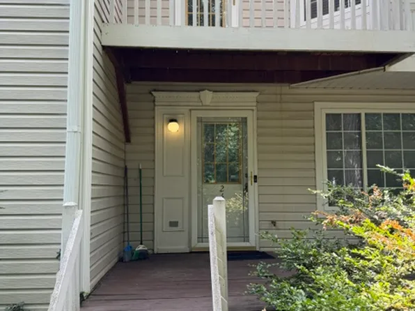 242 W Treehouse Ln, Round Lake, IL 60073