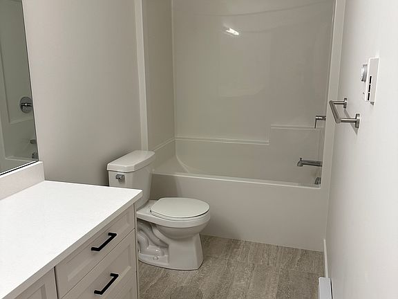 5th image of 612 2nd St E