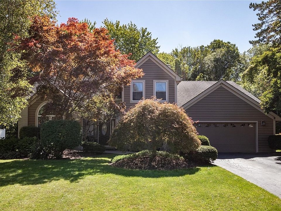 1st image of 37 Pond Valley Cir