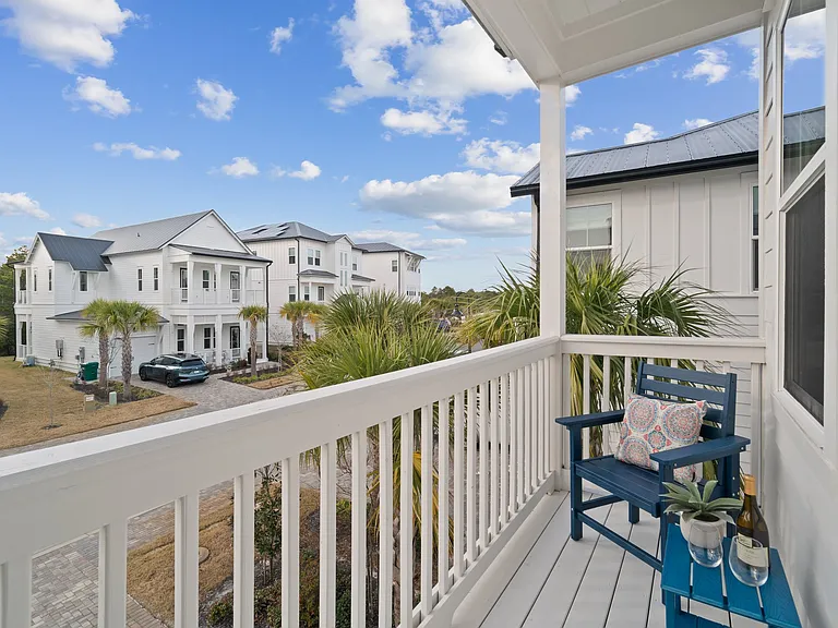 49 Seaboard Ln — Photo 35