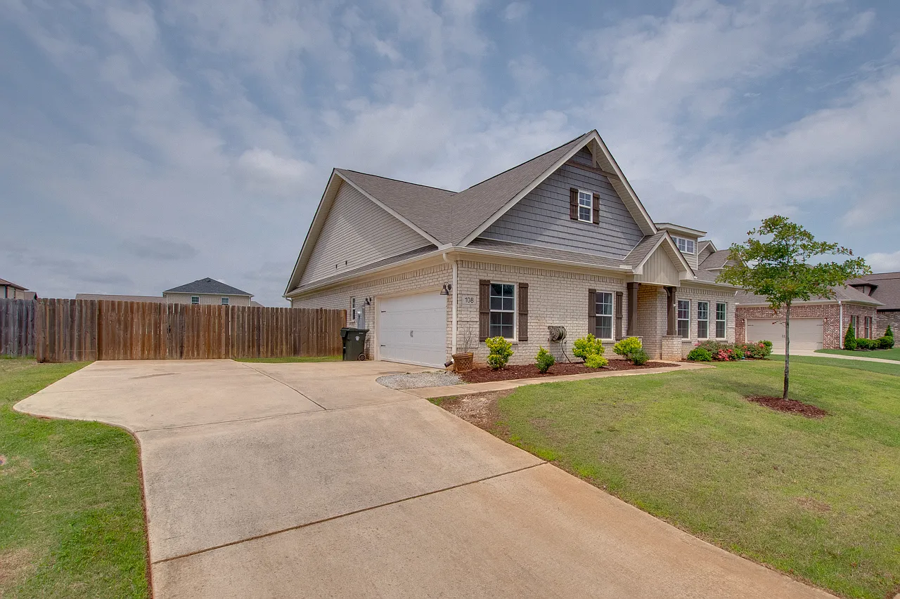3 bed, 1958 sqft, $2,500 — Photo 2