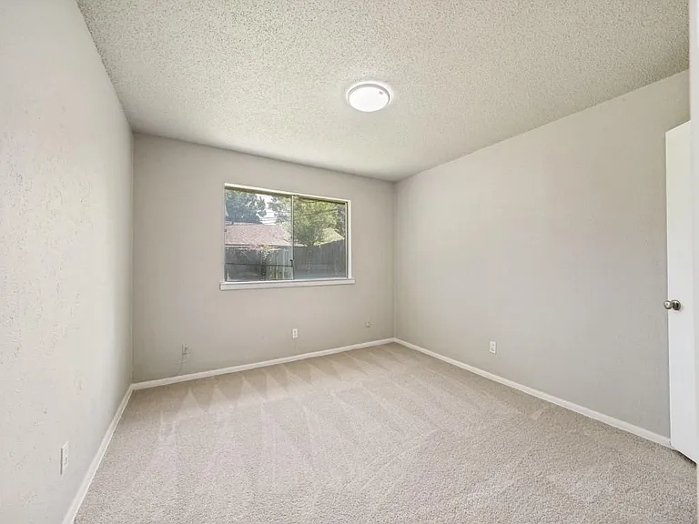 602 Billie Ruth Ln — Photo 12