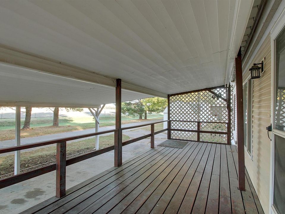 2nd image of 2107 Rainbow Ln