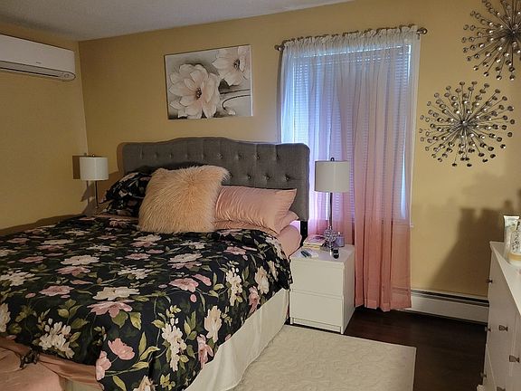 4th image of 797 East St Room 1