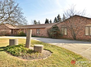 845 Queens Ln, Glenview, IL 60025