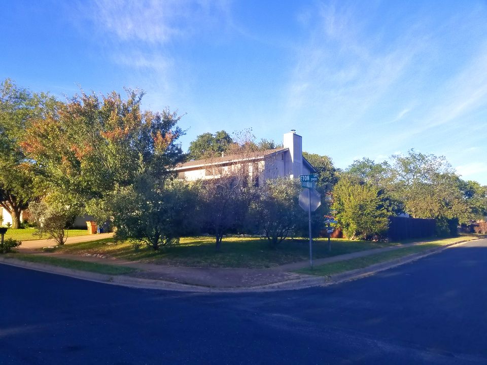 2nd image of 3906 Eton Ln