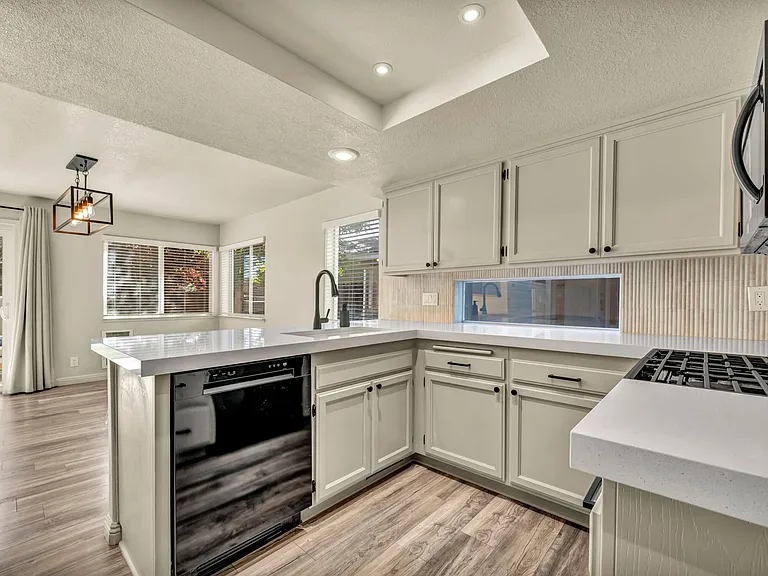 7554 Wheeldale Cir — Photo 2