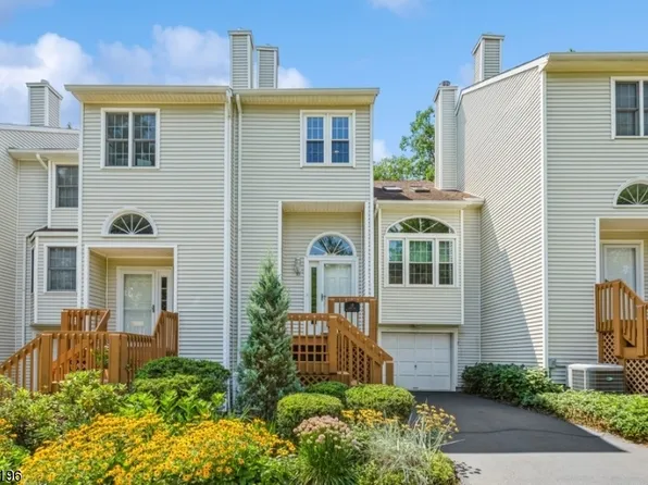 10 Ryan Ln, Lincoln Park Boro, NJ 07035