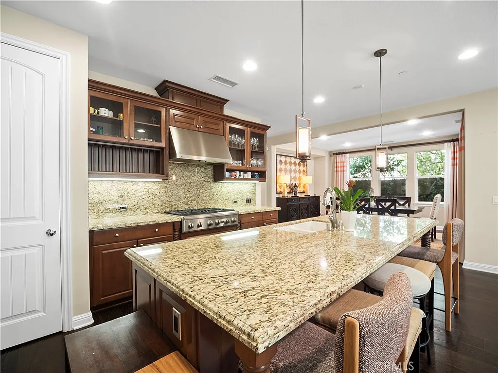 3 bed, 3.5 bath, 2695 sqft, $7,000 — Photo 4