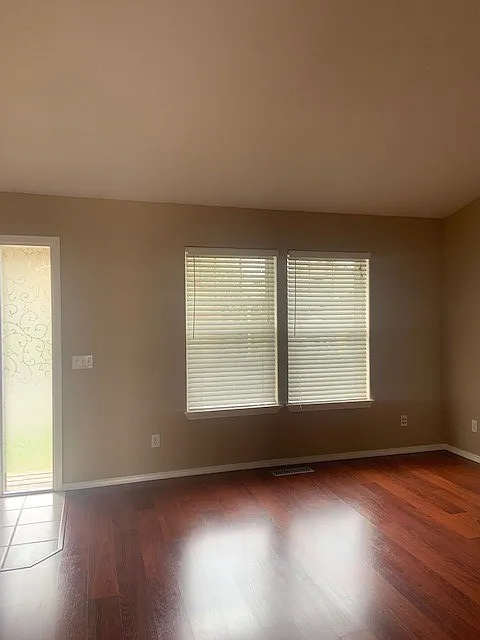 3 bed, 2.5 bath, 1577 sqft, $2,700 — Photo 3