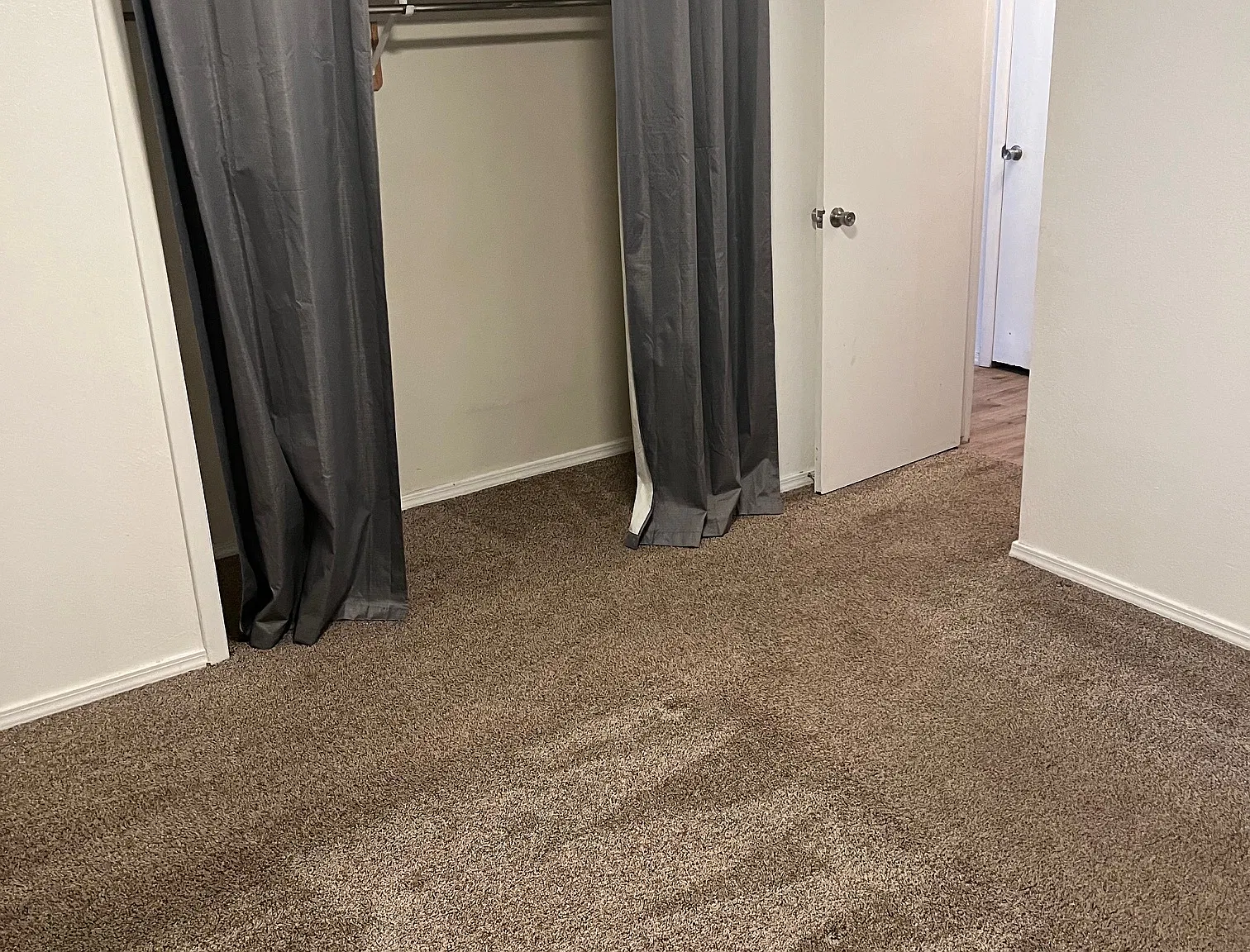 2 bed, 1000 sqft, $1,300 — Photo 4