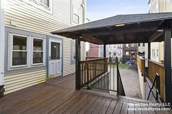 W 6th St — Photo 15
