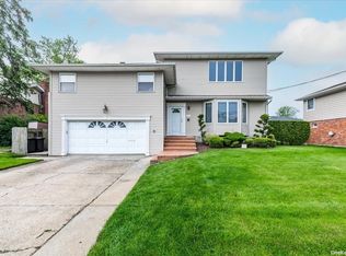 2918 Shore Dr, Merrick, NY 11566