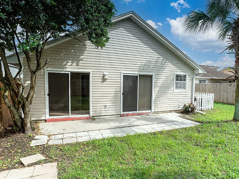 110 Riverraft Ct — Photo 26