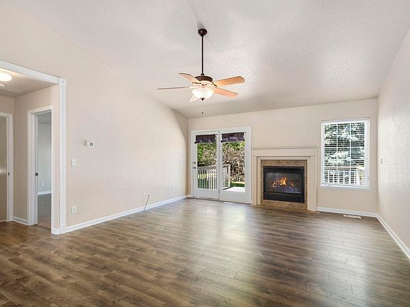 4th image of 526 Dunraven Dr