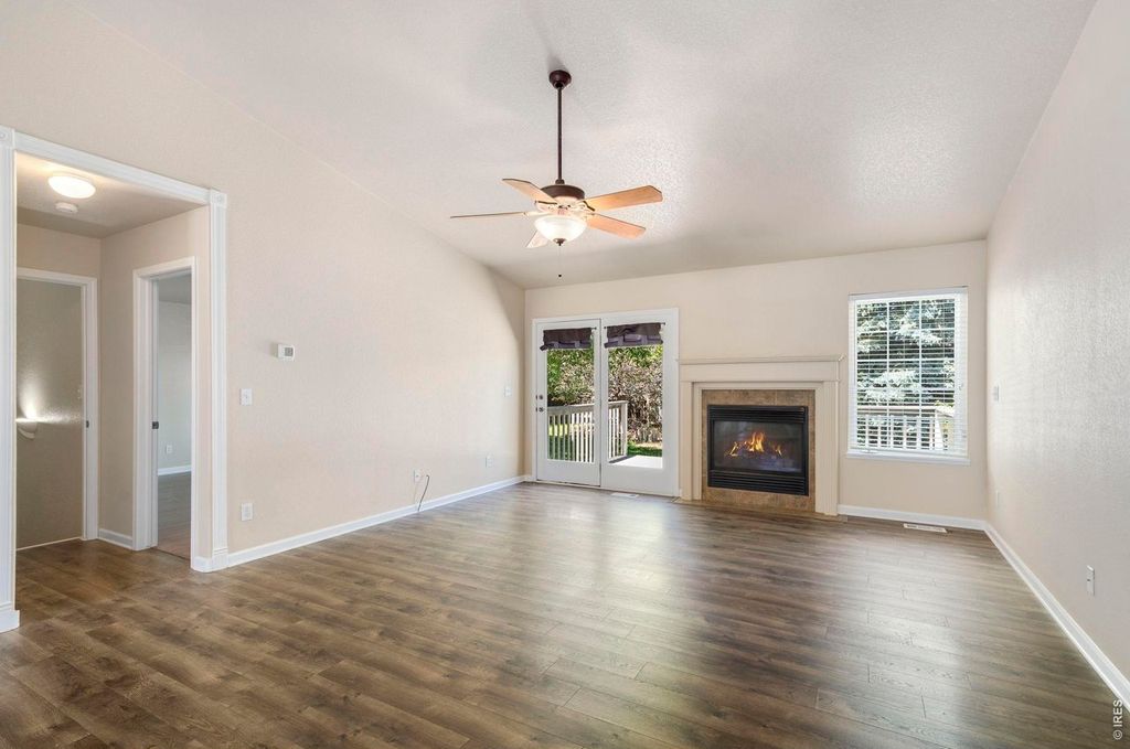 526 Dunraven Dr