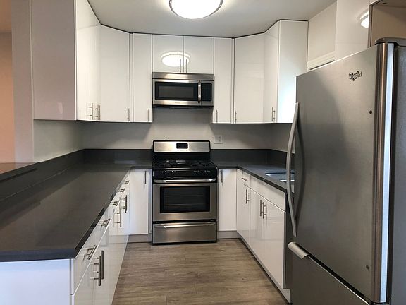 3rd image of 1233 N Orange Grove Ave APT 1