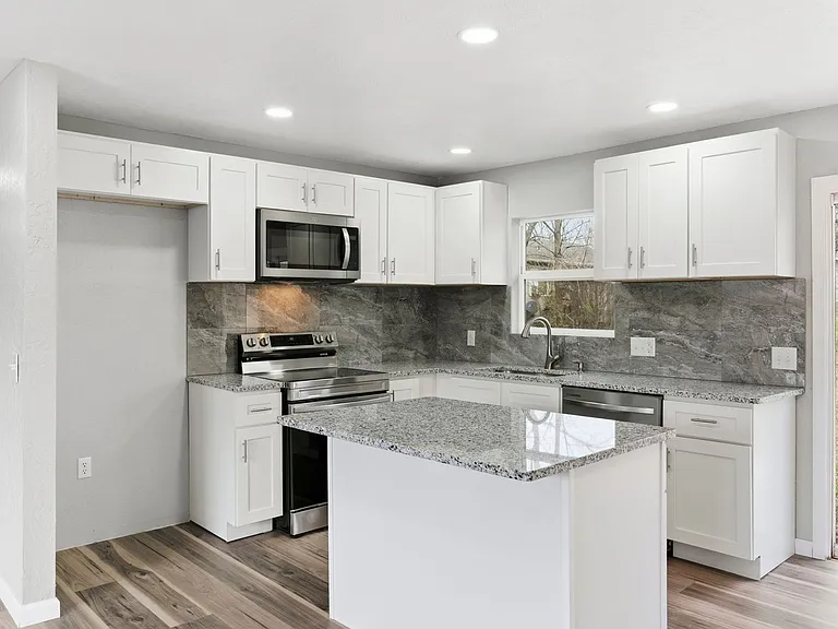 304 S Rice St — Photo 4