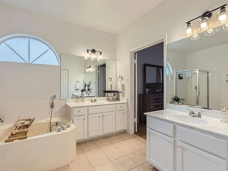 1016 Thackeray Ln — Photo 16
