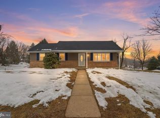 810 Jefferson Ln, Red Lion, PA 17356