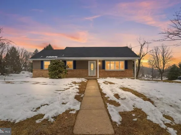 810 Jefferson Ln, Red Lion, PA 17356