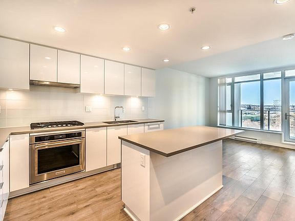 4th image of 2388 Madison Ave #907