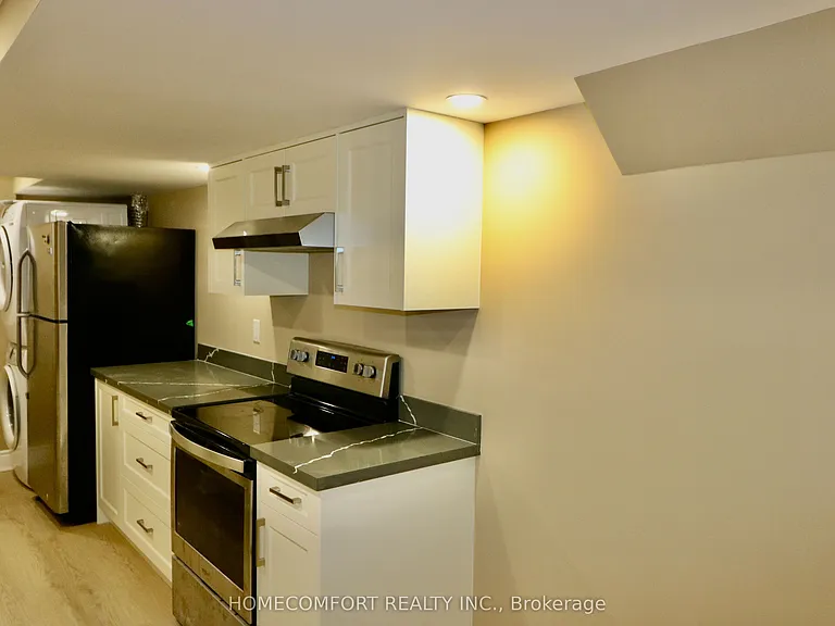 126 Gamble Glen Cres #LOWER — Photo 14