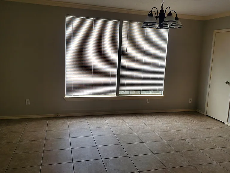 217 Wellington St — Photo 7