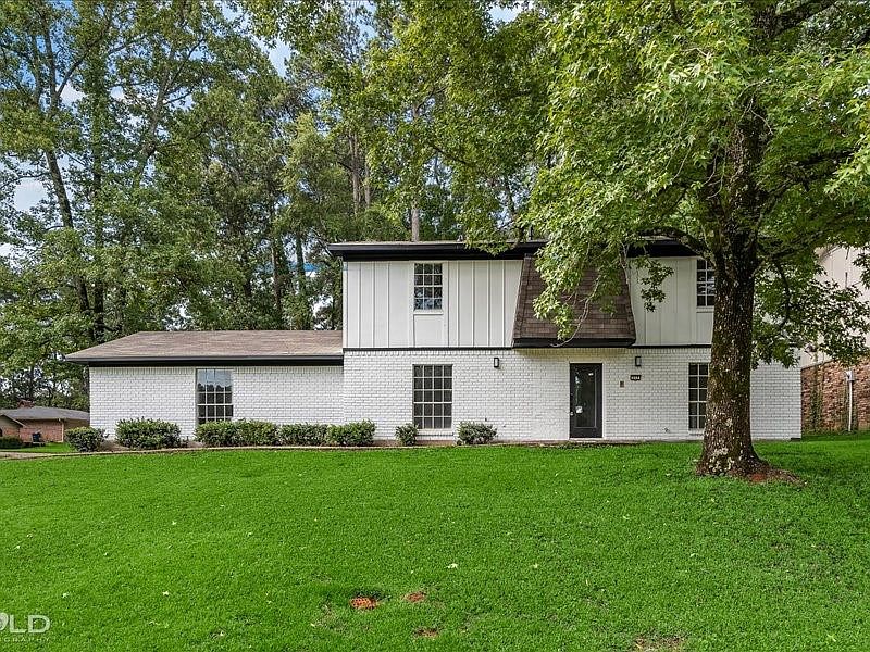 1st image of 217 Medallion Cir