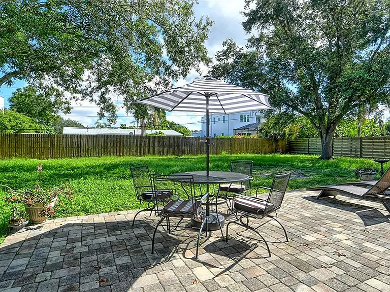 2309 Lynn St — Photo 27