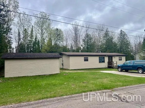1106 10th Ave, Houghton, MI 49931
