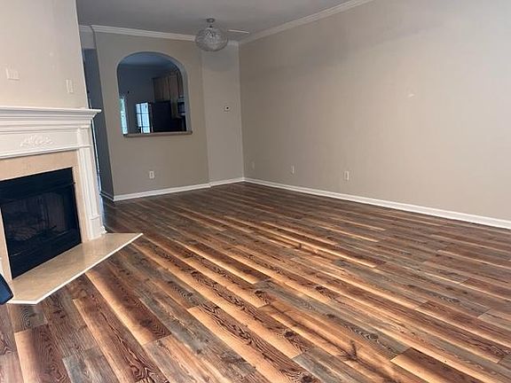3rd image of 105 Hamlet Park Dr