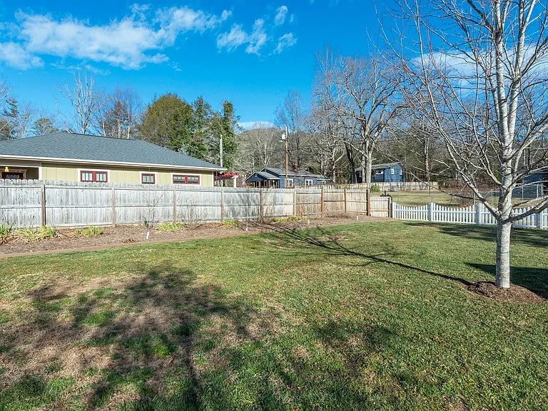 829 Montreat Rd — Photo 11
