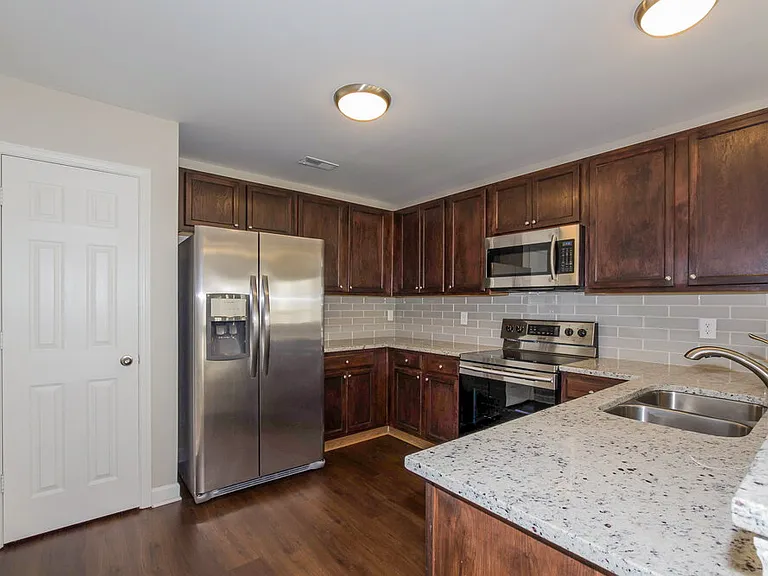 1041 Ramsgate Dr SW — Photo 7