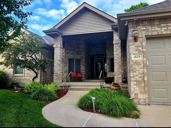 819 S Country Club Ave, York, NE 68467