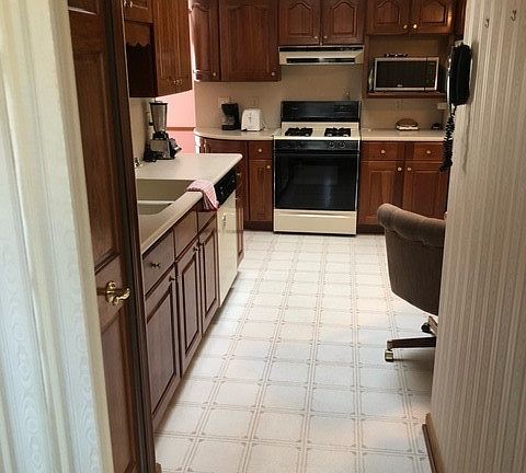 5th image of 10965 Gross Dr