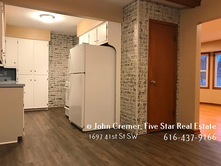 1697 41st St SW — Photo 13