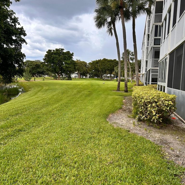 2851 S Palm Aire Drive #405, photo 5