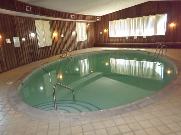 4th image of 401 Country Club Ln