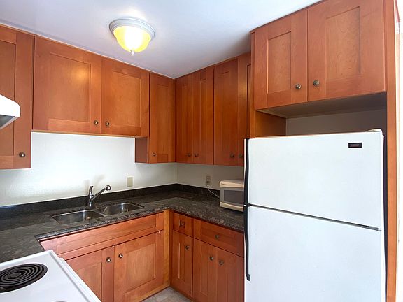 4th image of 135 Clipper St APT 5