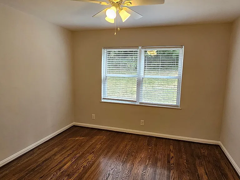 2200 Speed Ave — Photo 4