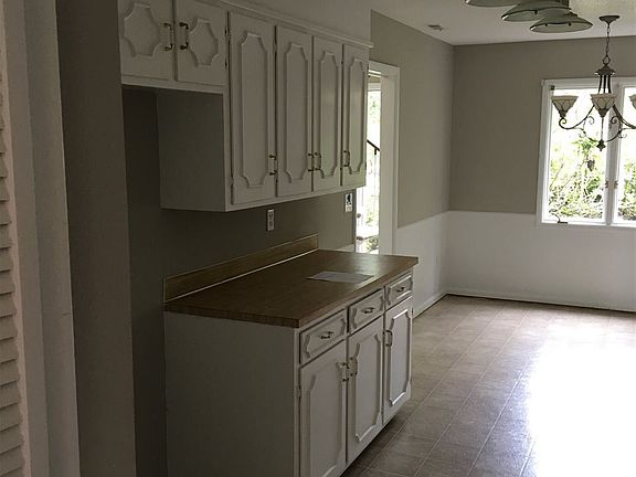 5th image of 264 Knollwood Dr